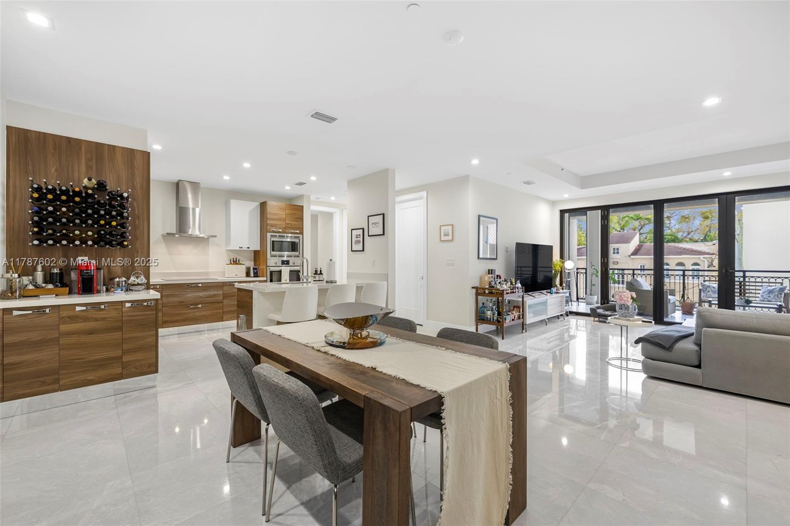 718 Valencia Ave #206 in Coral Gables