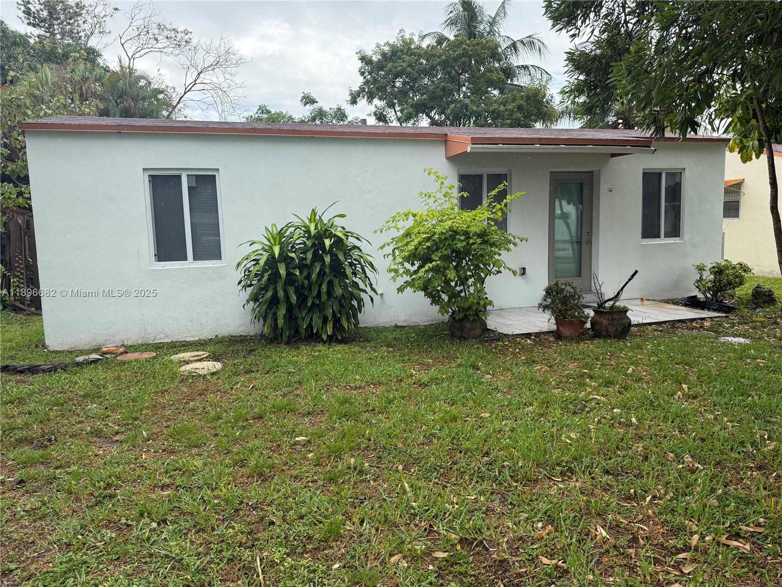 2534 Mckinley St in Hollywood