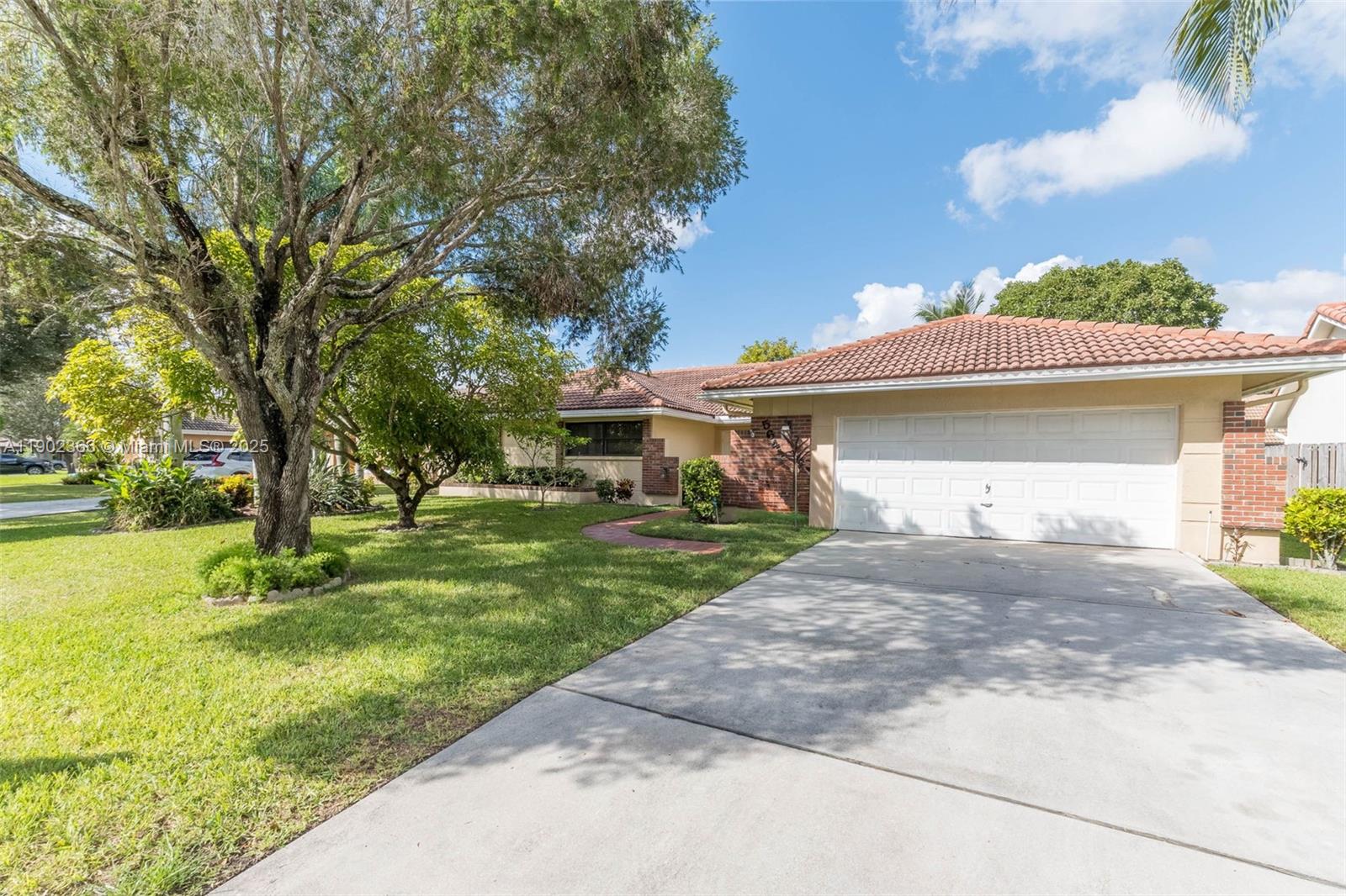 5641 Thistledown Ter in Davie
