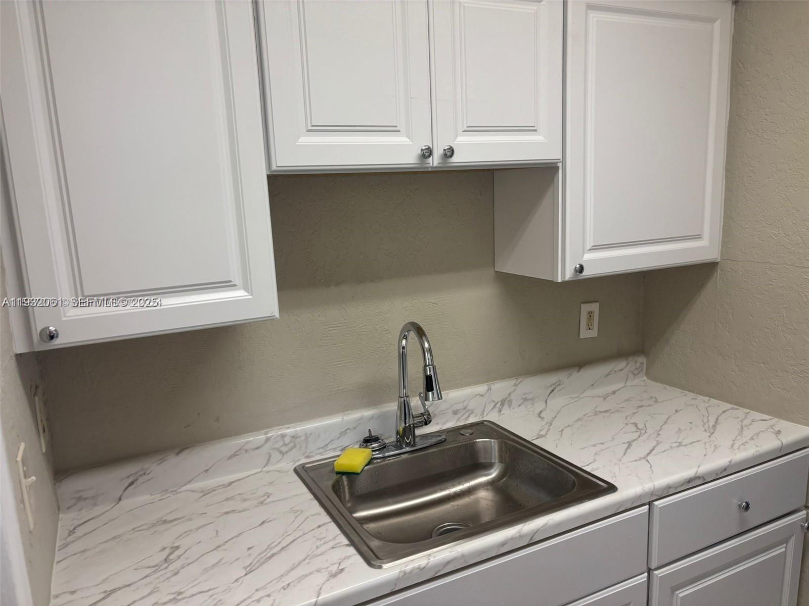 2750 Pierce St #3 in Hollywood