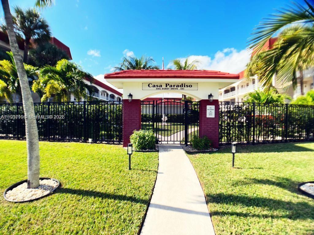580 Egret Dr #302 in Hallandale Beach