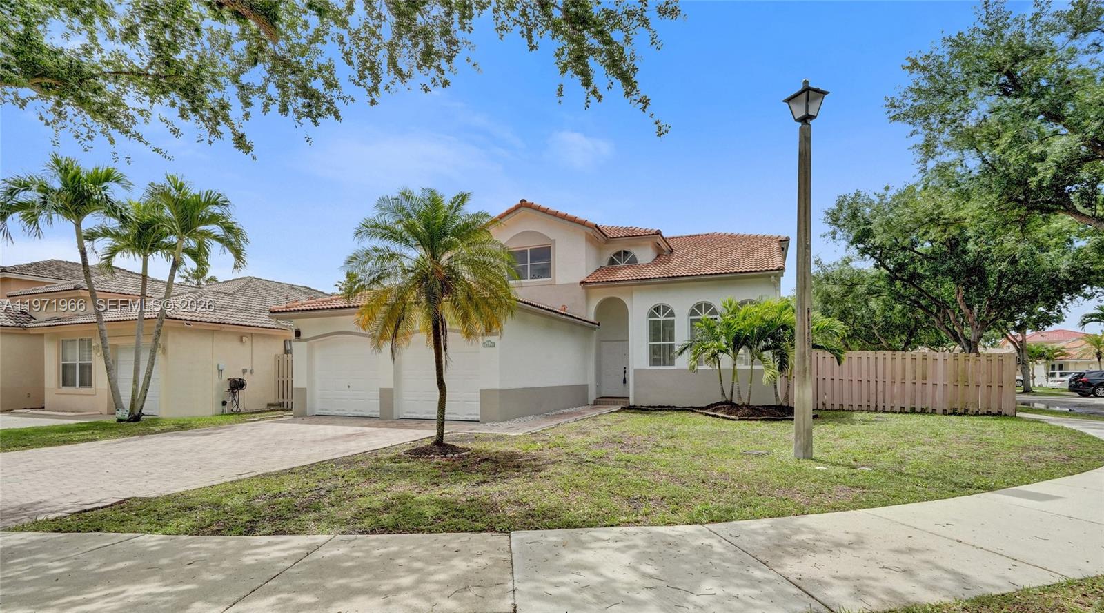 14422 Royal Cove Cir in Davie