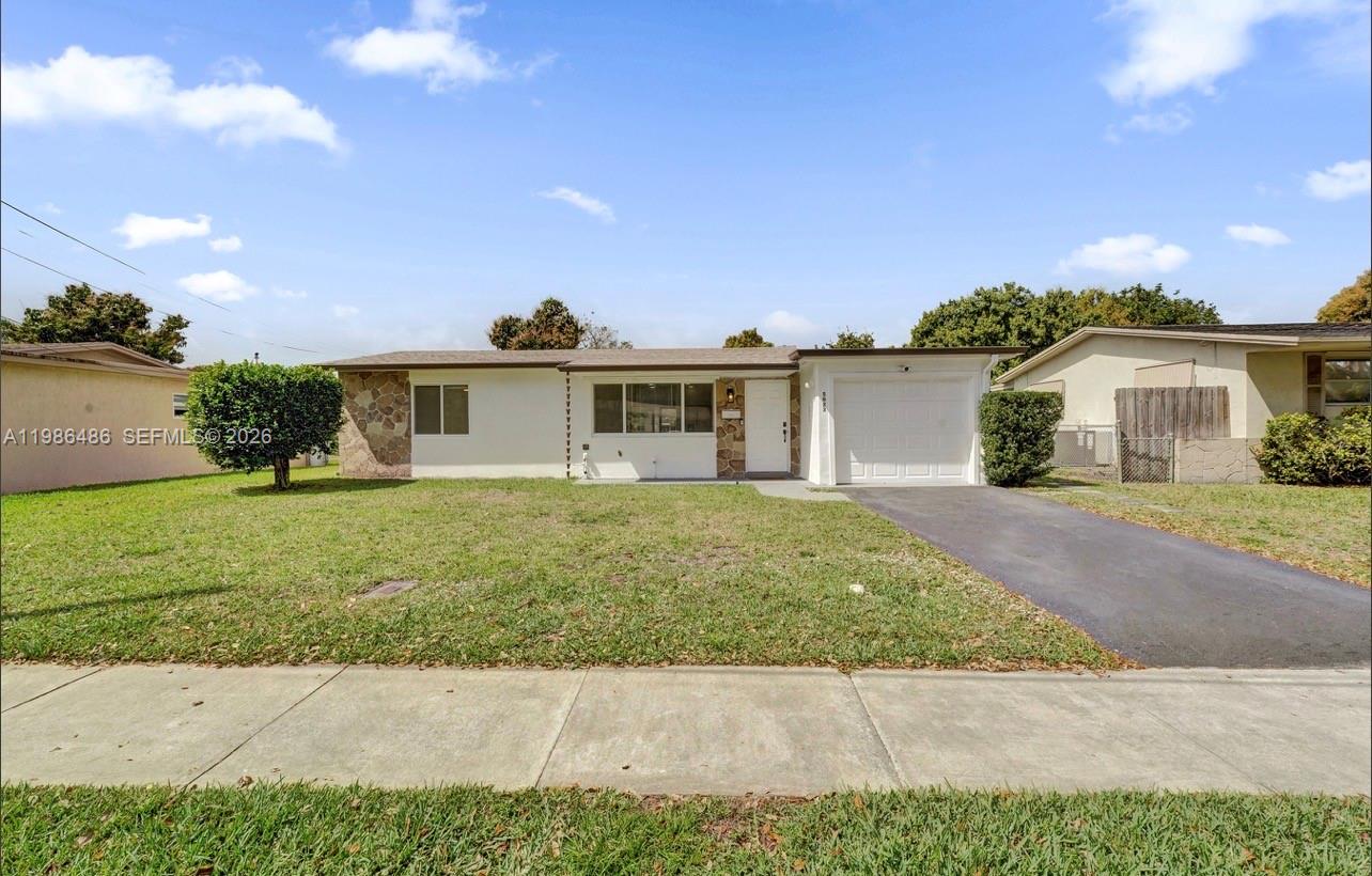 5023 93rd Ave in Cooper City