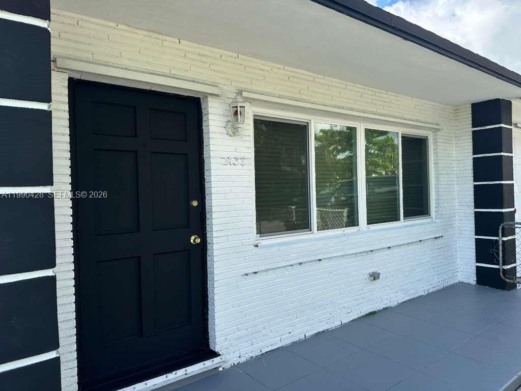 2458 Plunkett St in Hollywood