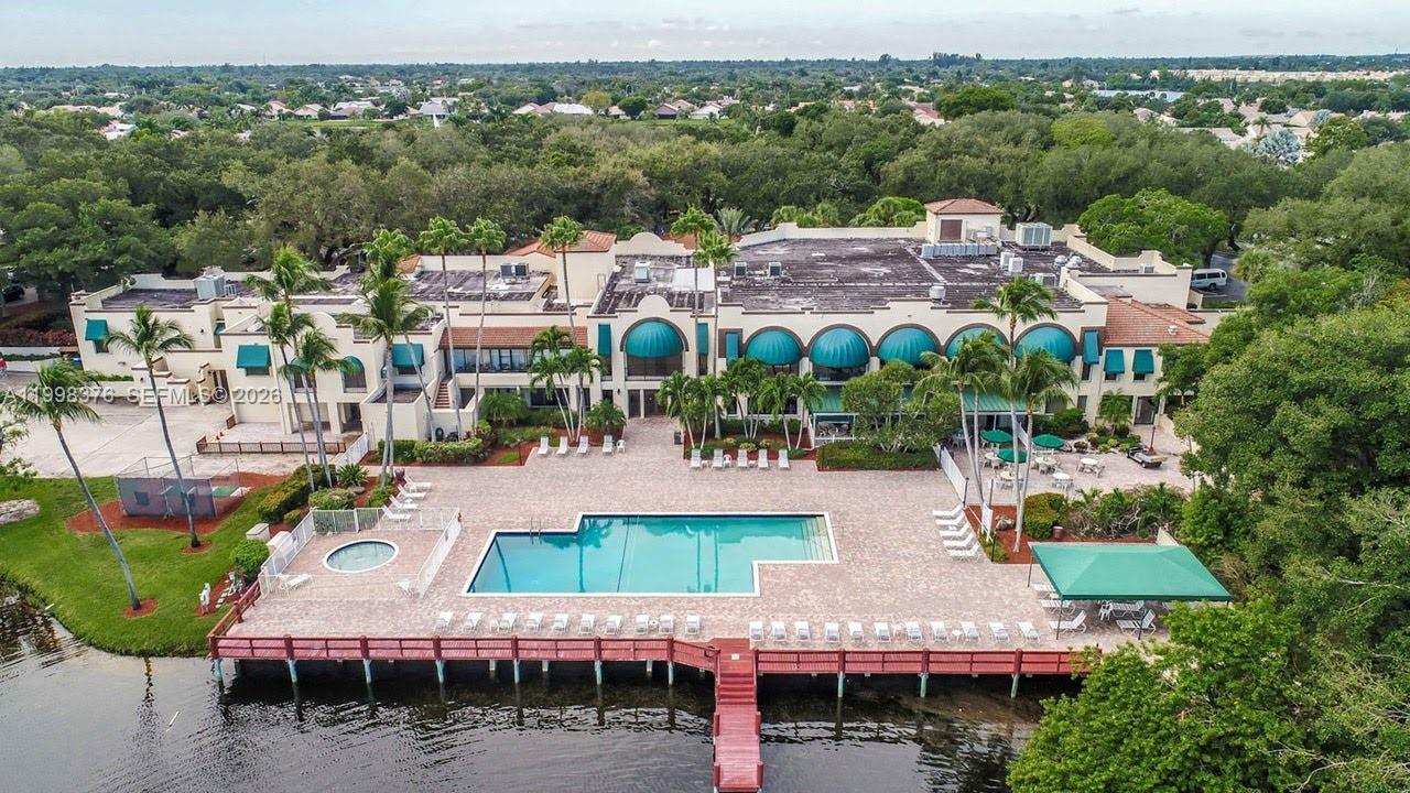 9460 Tangerine Pl #404 in Davie