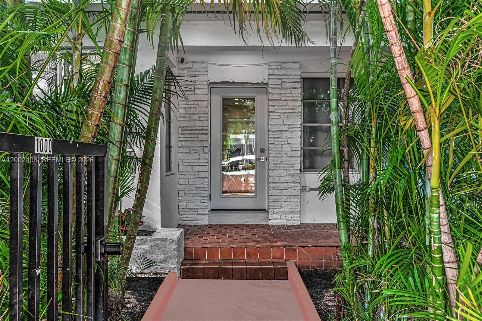 1002 10th St #1002 in Miami Beach